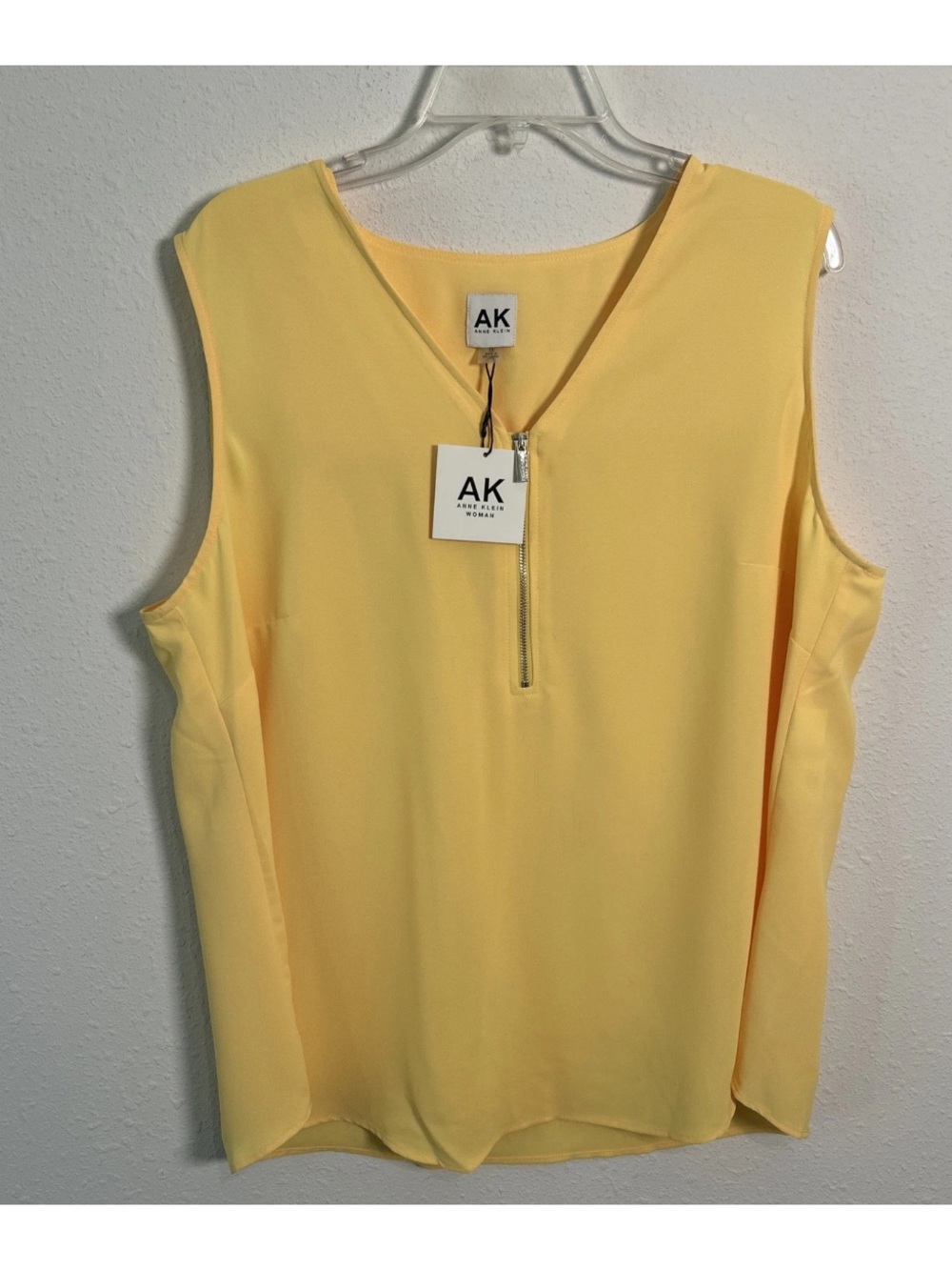 NWT Anne Klein Golden Yellow Women’s 1X Sleeveless Quarter Zip Blouse Brand New
